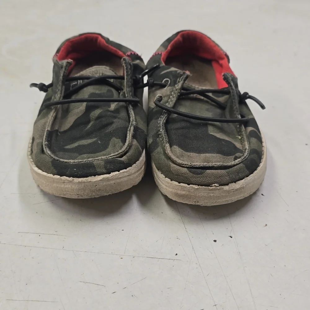 Hey‎ Dude Kids Camouflage with Pink Accents Size 9